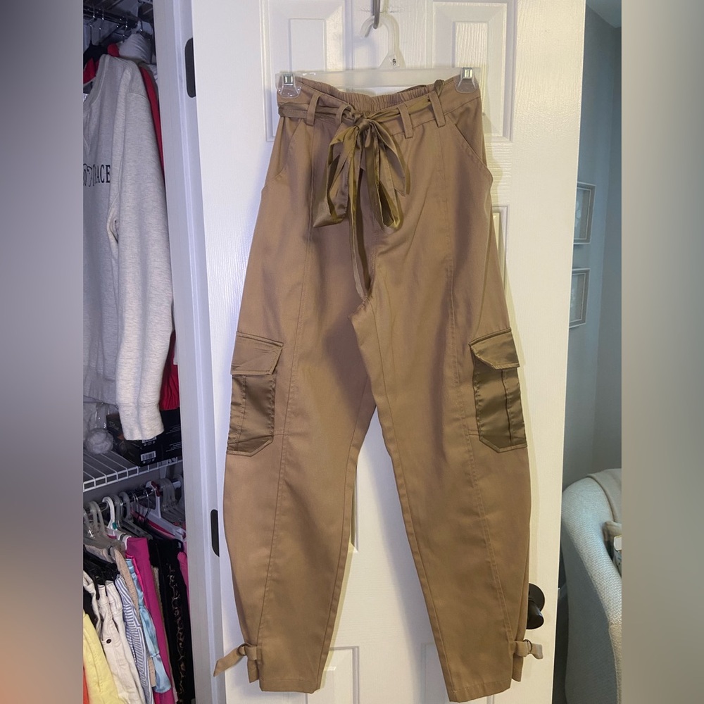Heartloom Khaki Tie-Waist Joggers